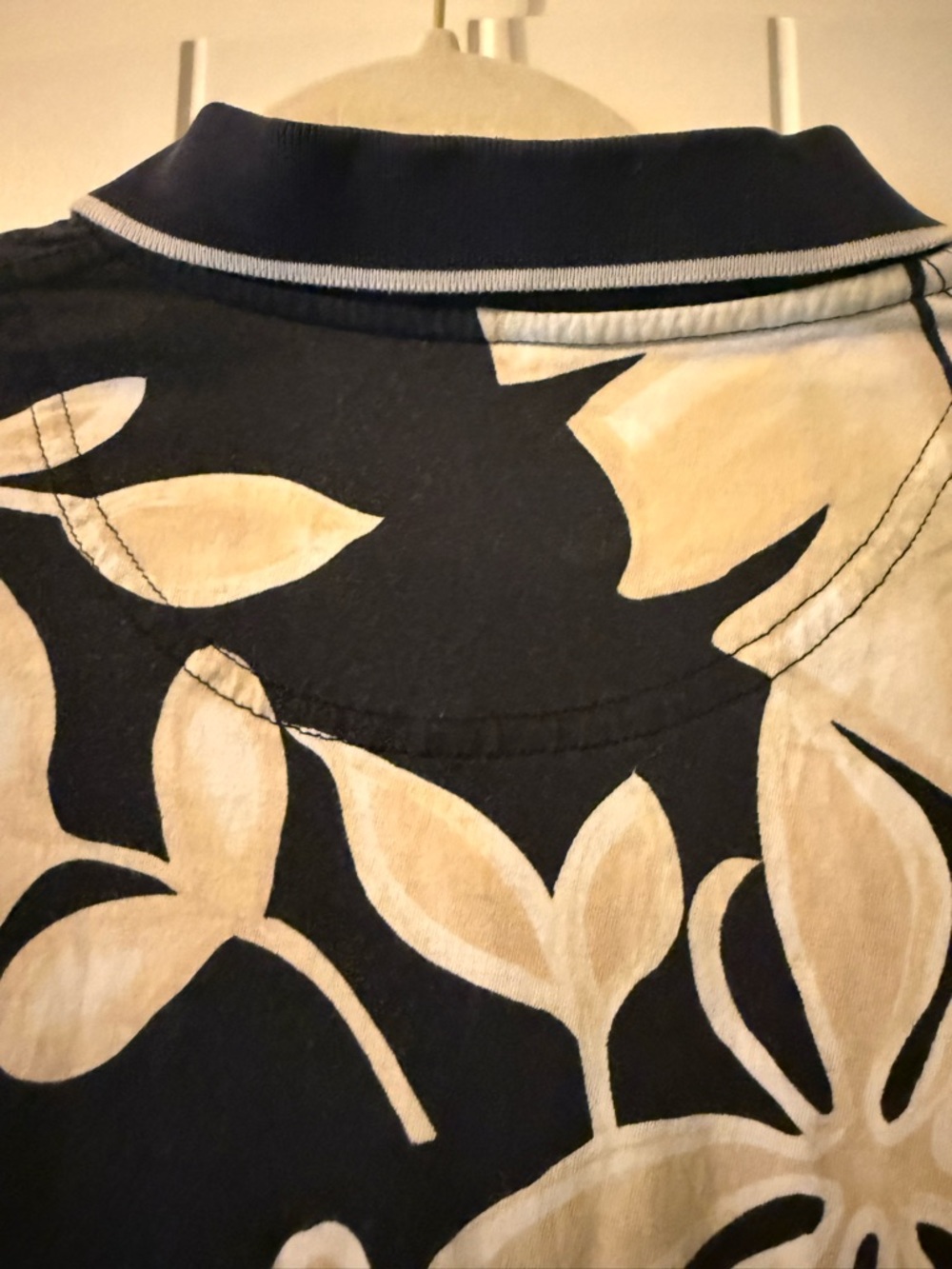 BAMBOO Cay Men's Black Polo with Cream Botanical Print. 100% cotton - Picture 6 of 7